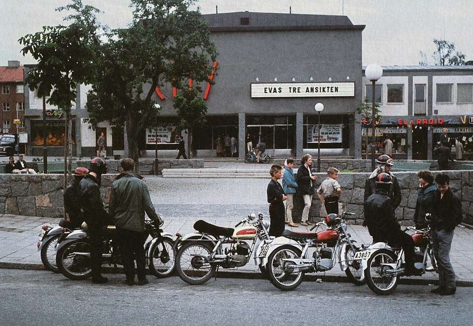 Gubbängstorget och biografen "CITY" 1958