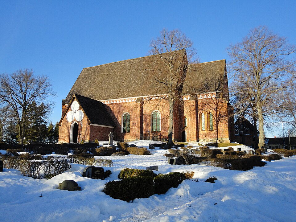 Vendels kyrka, Tierps kommun, Uppland. Långhus, kor och vapenhus.