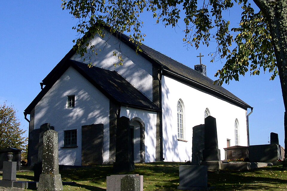Lavad kyrka, Skara stift