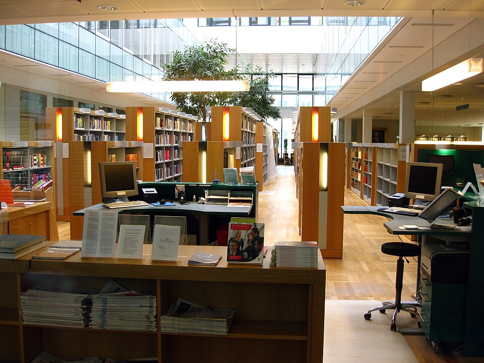 Anna Lindh-biblioteket på Campus Valhallavägen i Stockholm.
