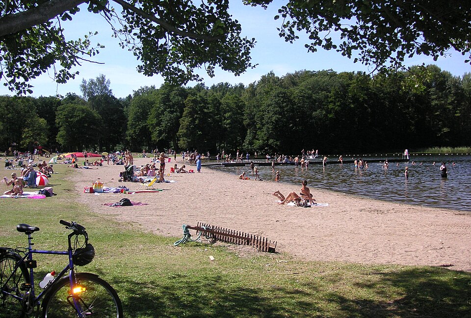 Flottsbrobadet vid Flottsbro i Huddinge