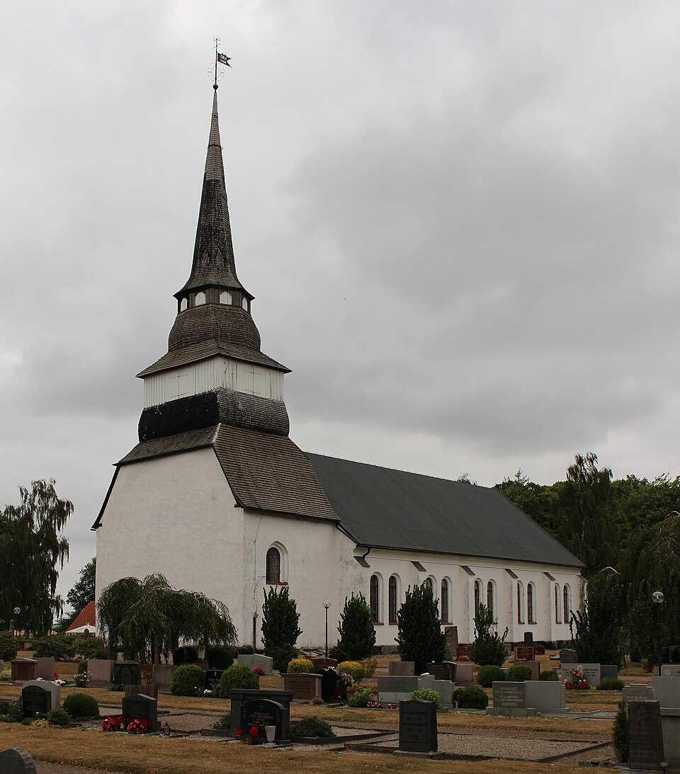 Hasslövs kyrka från sydväst.