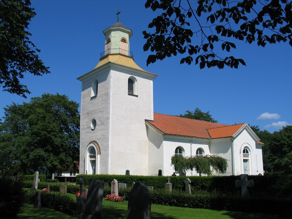 Södra Möckleby Church. In 1850-1851, Peter Isberg built the new church in Södra Möckleby after drawings by Johan Fredrik Åbom. The medieval church tower was preserved and provided with a lantern. On S