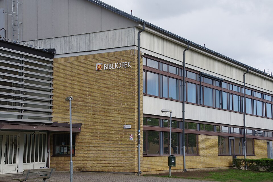 Elinebergsskolan and Elinibergs bibliotek in Helsingborg