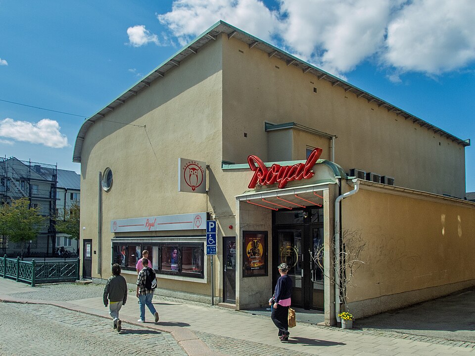 Biograf Royal, Norrtälje. Byggnadsår 1938. Arkitekt: Albin Stark