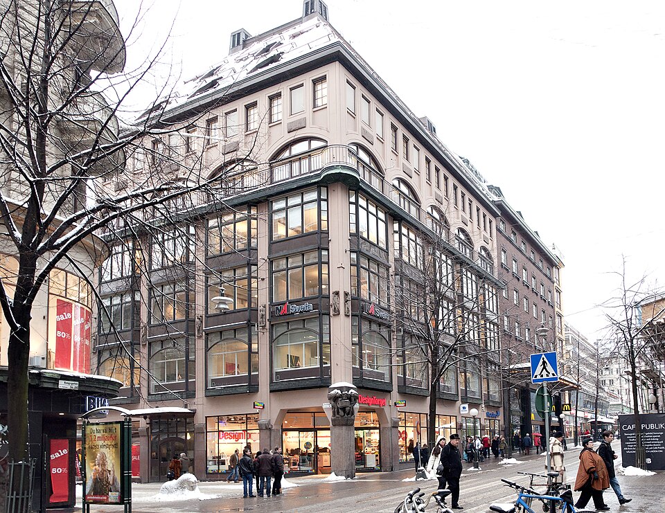 Kungsgatan 52, Drottninggatan 78. Byggnadsår 1913-15, arkitekt Erik Josephson, byggherre Fastighets AB Filia , byggmästare G Hesselman.
