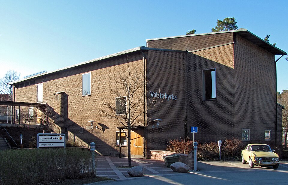 Valsta kyrka från sydost