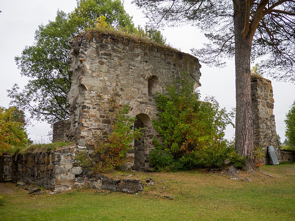 Sunne church ruin