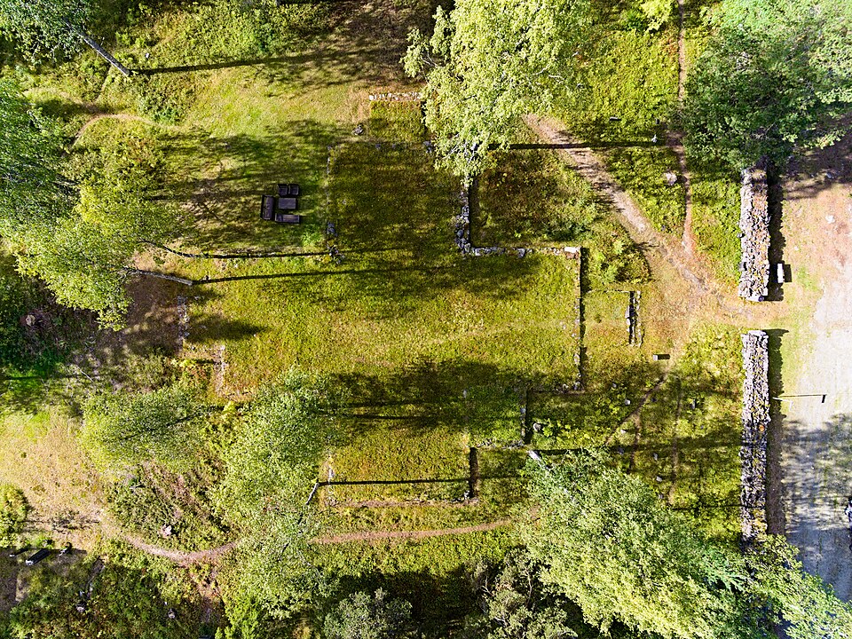 Kyrkoruin på begravningsplats, RAÄ-nummer: Norsjö 17:1, lodbild från drönare