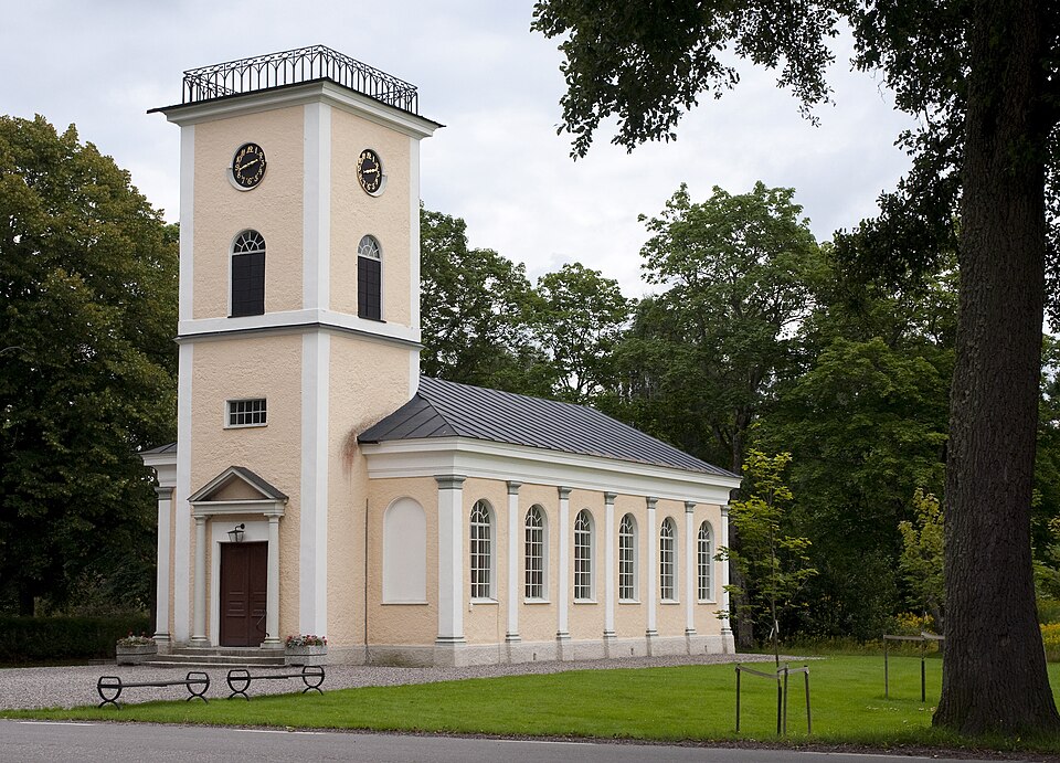 Brevens kyrka i Brevens bruk, Askers församling i Örebro län.