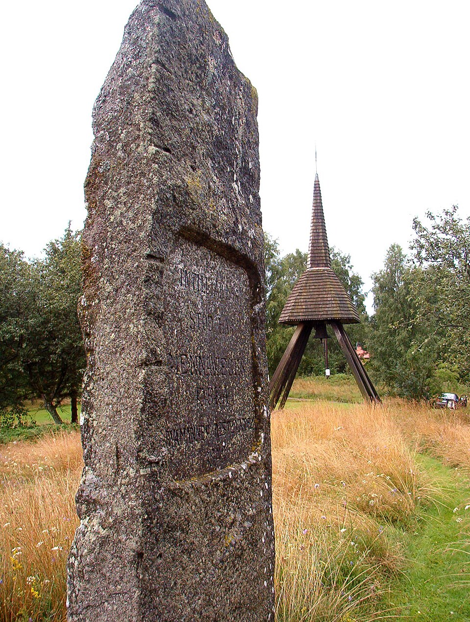 Genneveds kyrkplats i Stora Mellby socken i Bjärke härad i Västergötland. Kyrkplatsen ligger i norra delen av Alingsås kommun i Västra Götalands län, Sverige.