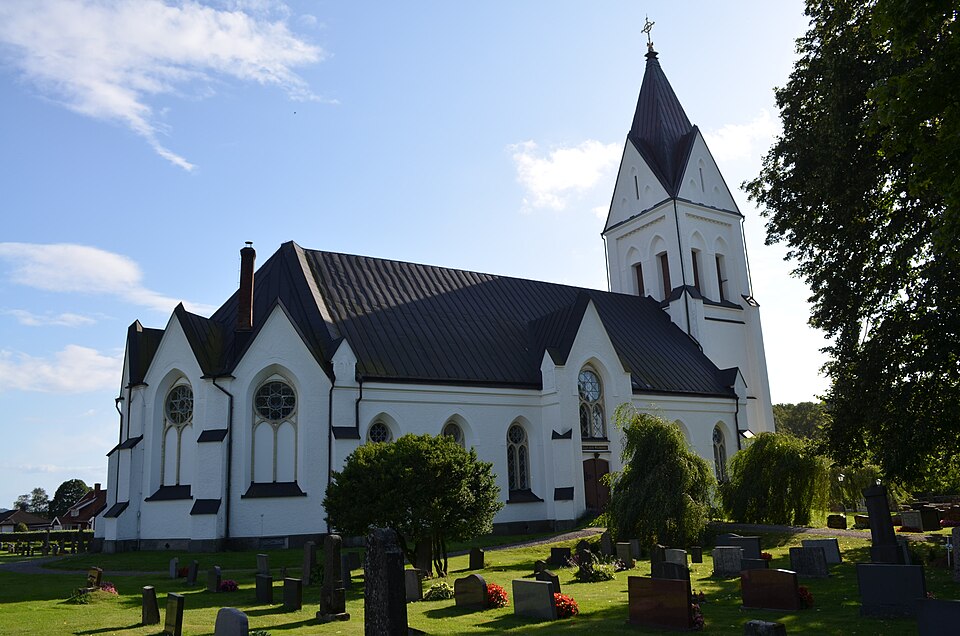 Okome kyrka i närbild.