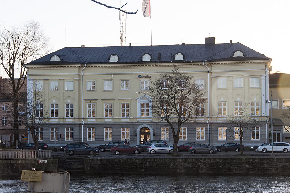 Telegrafhuset, Karlstad. Uppfört av Wermlandsbanken 1866. Arkitekt Johan Fredrik Åbom. 1935 påbyggt för Telegrafverket av Aron Johansson