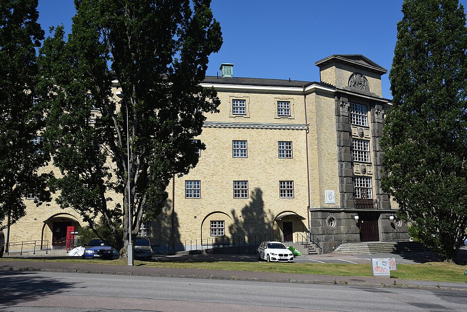 Buråsskolan i stadsdelen Krokslätt Göteborg. Uppförd efter ritningar av Arvid Fuhre, invigd 1927.