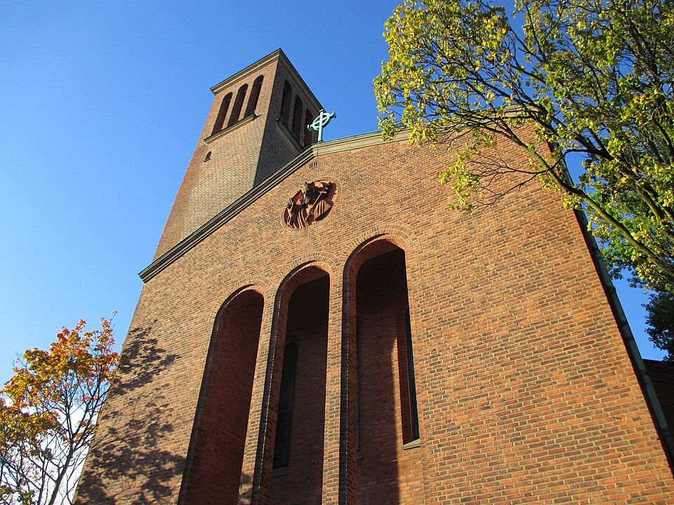 Kristus Konungens katolska kyrka på Parkgatan 16 i centrala Göteborg. I folkmun kallas kyrkan för "Hedendomen" då den ligger vid Heden.