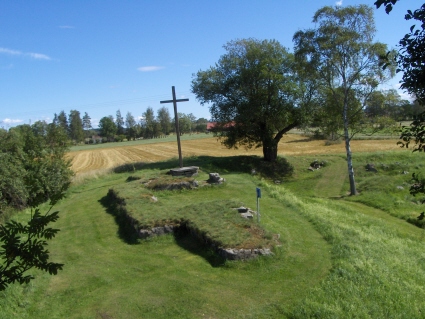 Kullkyrkan, en ruin av en gårdskyrka från 1100-talet i Mosjö församling söder om Örebro