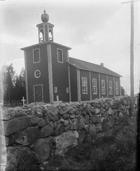 Notera Av dokumentationsskäl har originalbeskrivningen från Riksantikvarieämbetet behållits. Tillrättalägganden och alternativa beskrivningar bör införas separat från nedanstående information.Felaktig