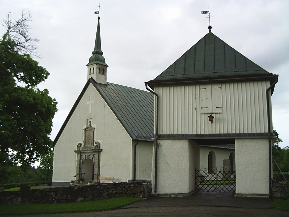 Kombinerad kyrkport och klocktorn i sv:Norra Björkes kyrka, sv:Åsaka-Björke församling. Fotograf: Tubaist