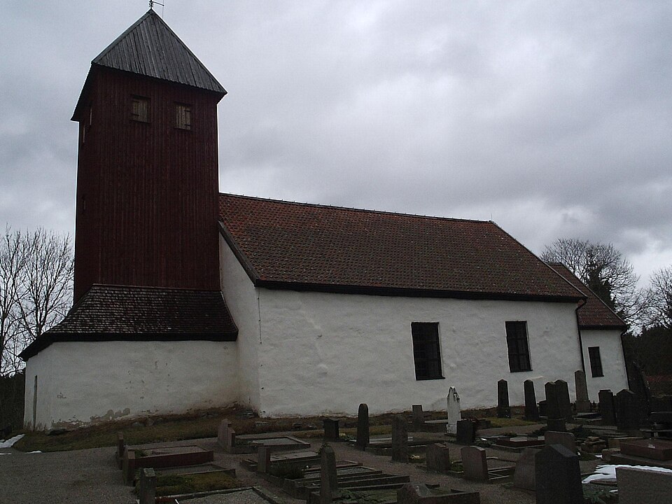 Bokenäs gamla kyrka i Uddevalla kommun. Bilden är fotograferad 7 april 2006, av Harri Blomberg.