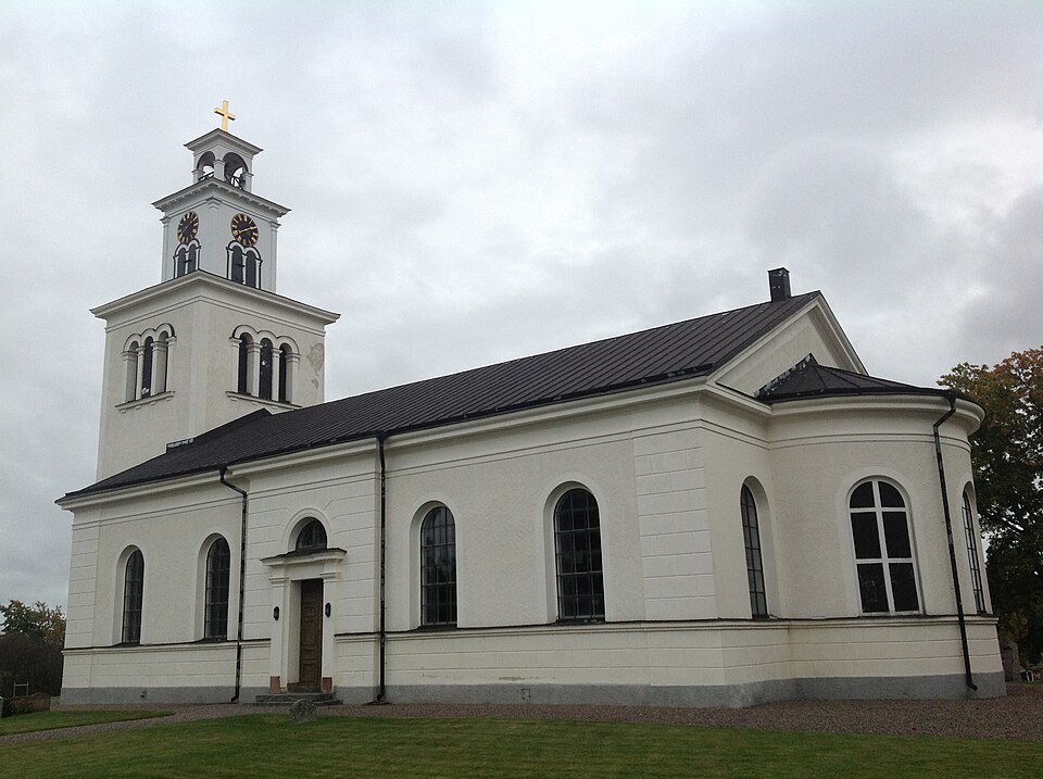 Å kyrka från kyrkogården