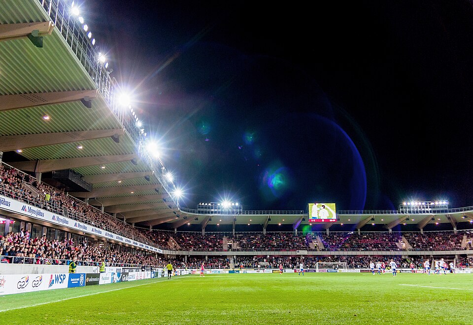 Fullsatta läktare på Östers nya Myresjöhus Arena i premiärmatchen mot Värnamo.