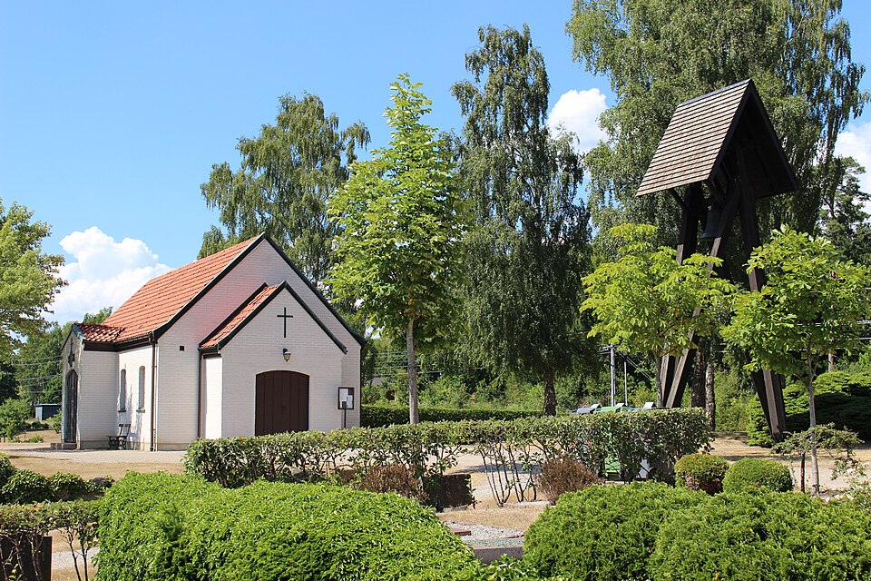 Tvärskogs kapell med klockstapel