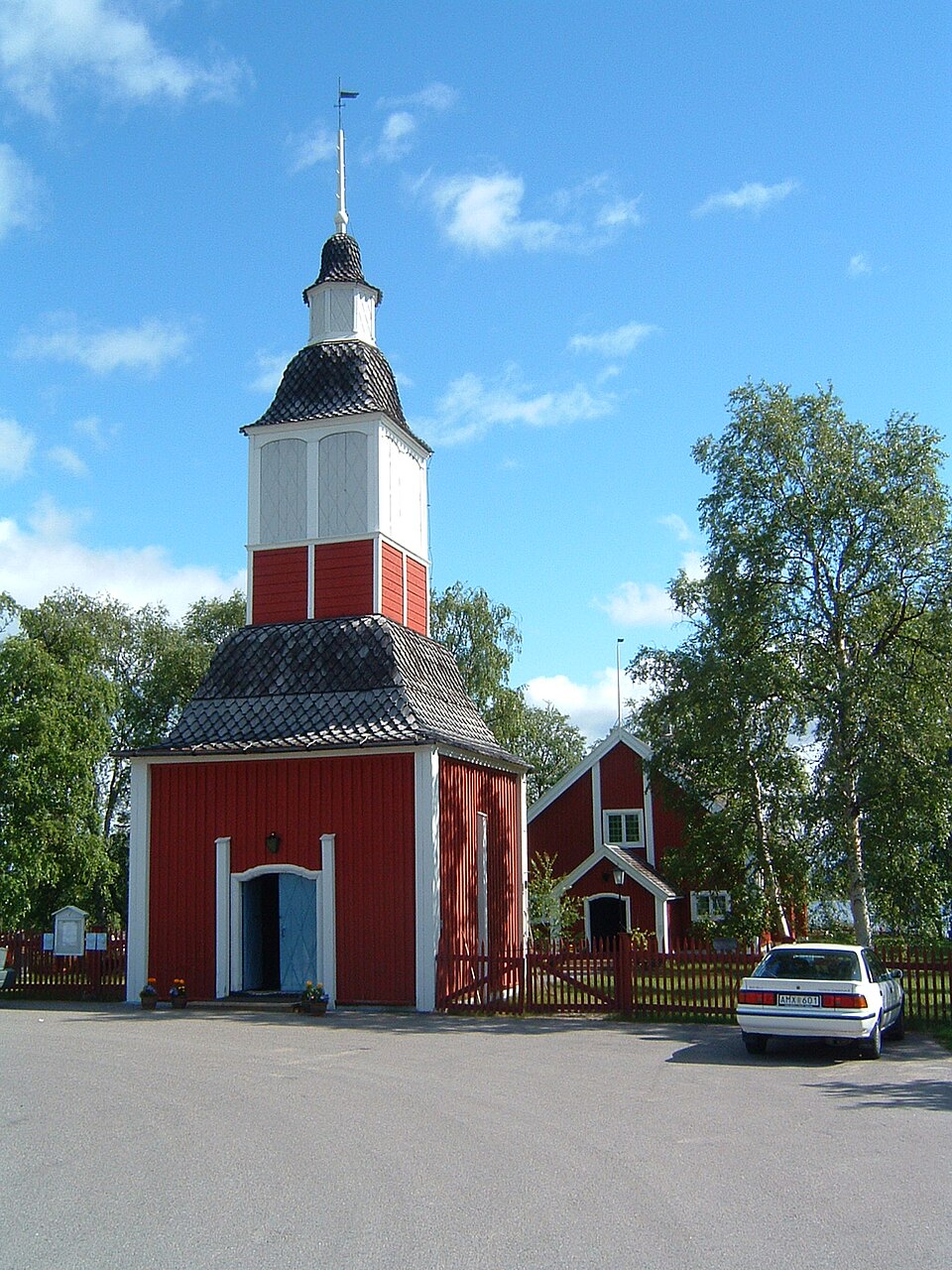 The church building of "Jukkasjärvi kyrka" at Marknadsvägen 1, Jukkasjärvi, in Kiruna Municipality, viewed from west