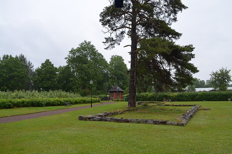 Gårdveda kyrkoruin