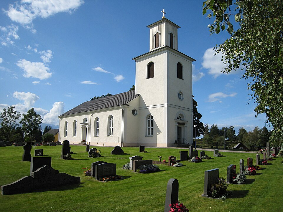 Södra Solberga Church.The Church is built in 1832-1835 in the empire style.It is built in stone and consists of a rectangular nave, korvägg and underlying sacristy in the West and a tower in the East.