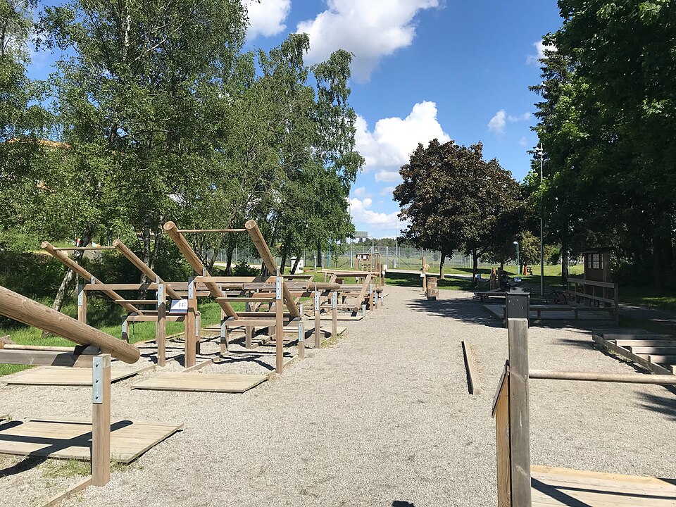 Hinderstorpsparken outdoor gym, Rinkeby