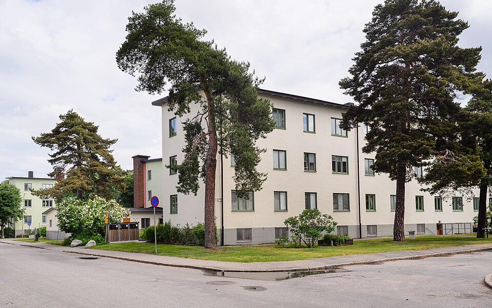 Building in Hammarbyhöjden. Built 1937-38. Architect: Carl Melin.