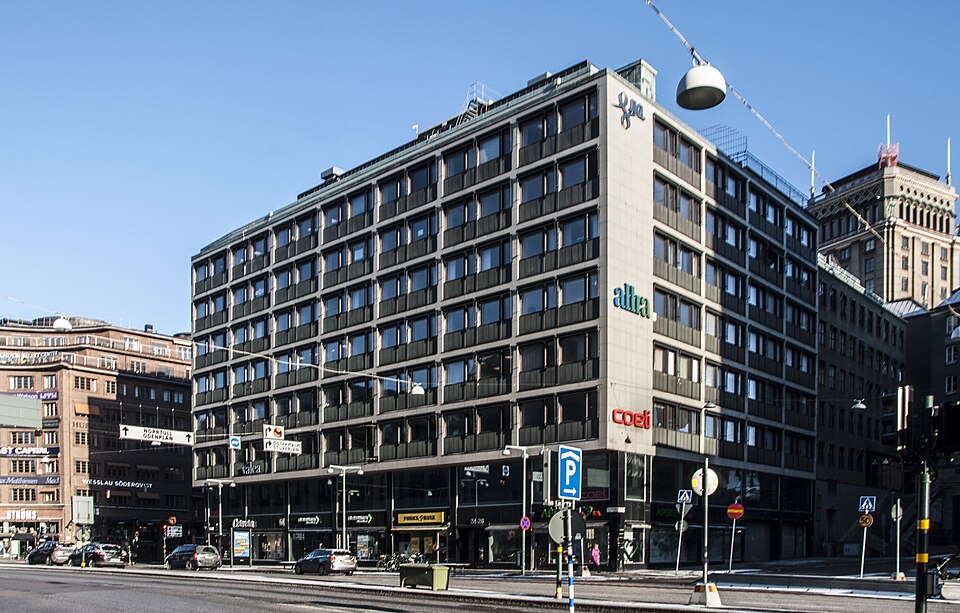 Järnplåten 28, Kungsgatan 39, Sveavägen 24 Stockholm Nybyggnadsår 1956 - 1959 Fastighets AB Hufvudstaden (Byggherre) Hack Kampmann (Arkitekt) S. Jansson (Byggmästare) This is a photo of a building (wi
