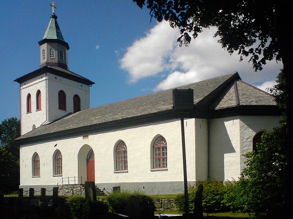 The parish church of sv:Ucklum, Sweden. In Swedish the church is called sv:Ucklums kyrka. This image is from the south east.