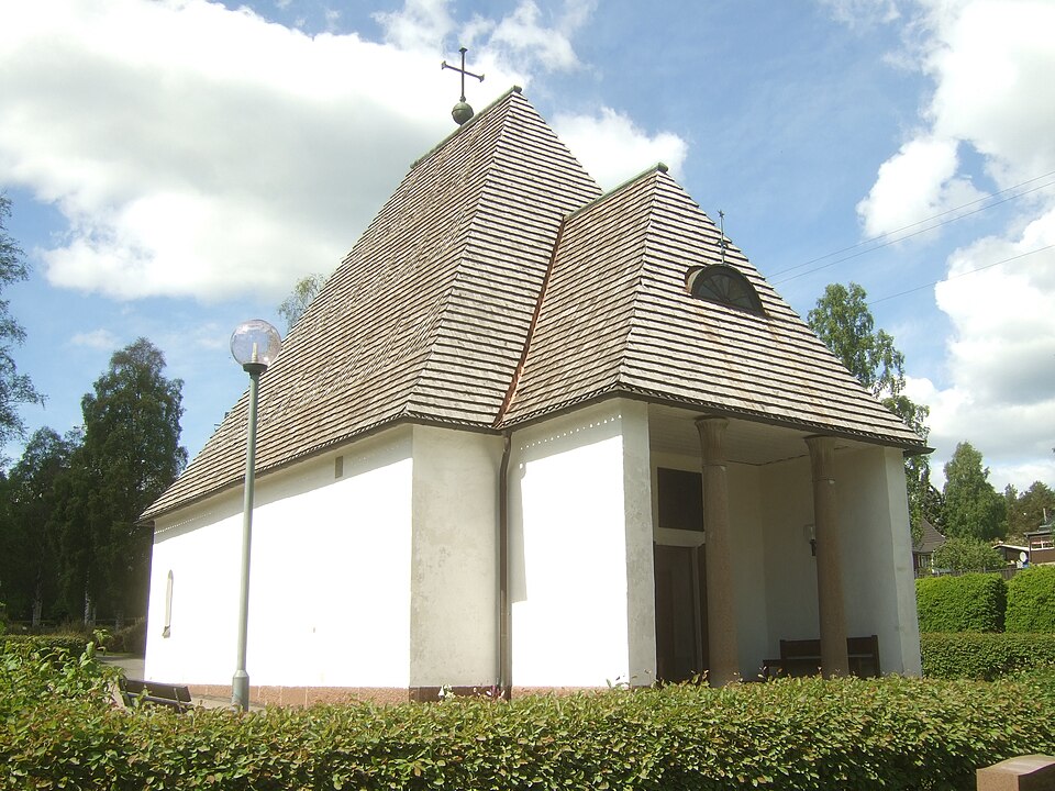 The chapel building of "Bydalens gravkapell" at Hagavägen 47 in Sundsvall, viewed from southeast
