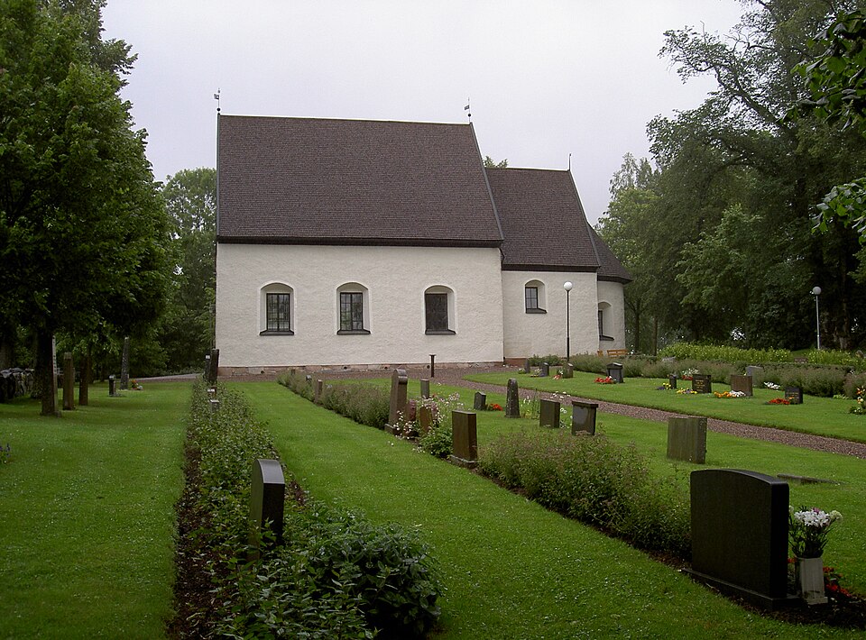 Gårdeby church south side