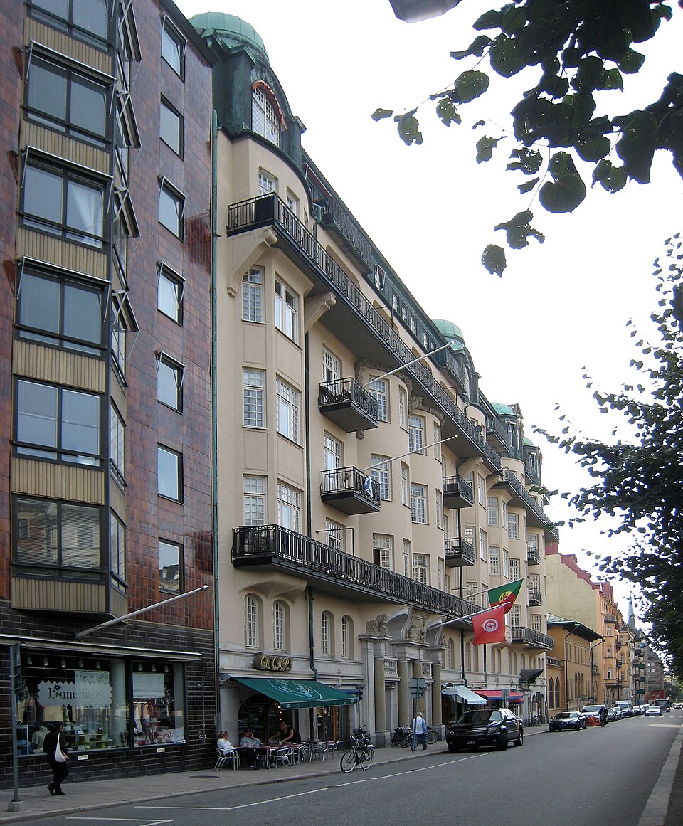 Narvavägen 30-32 (architecs Hagström & Ekman 1905). Home to Restaurant Casis (ground floor) and the Portuguese Embassy, Argentinian embassy and Tunisian Embassy in Stockholm..