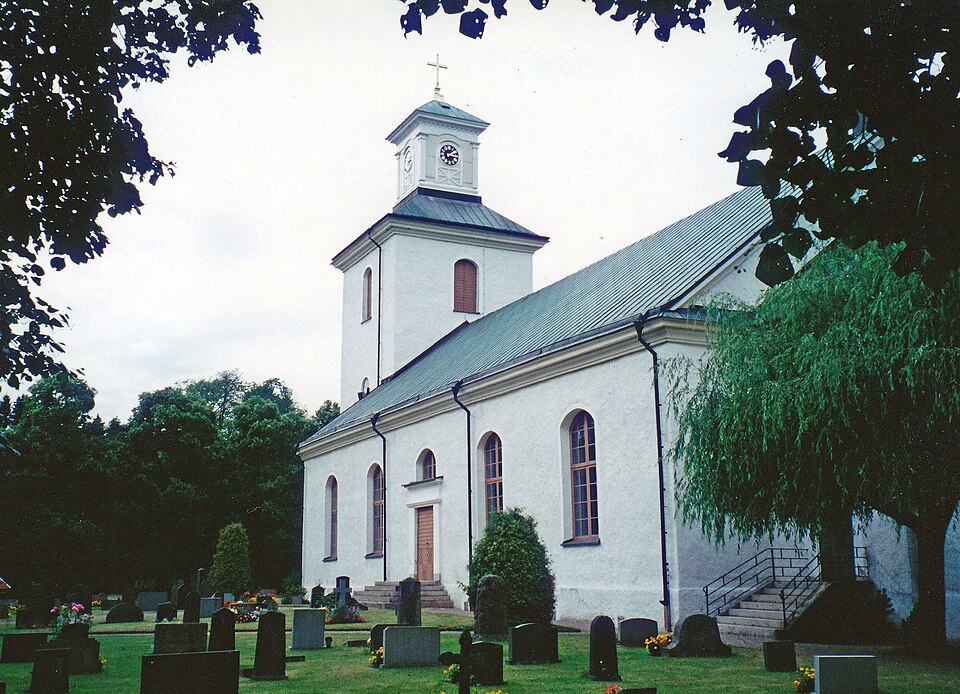 Berg Church. The church, built in neoclassical style was built and designed by Per Axel Nyström from the Superintendent's Office. The inauguration took place in 1835 and förättades by Bishop Esaias Te
