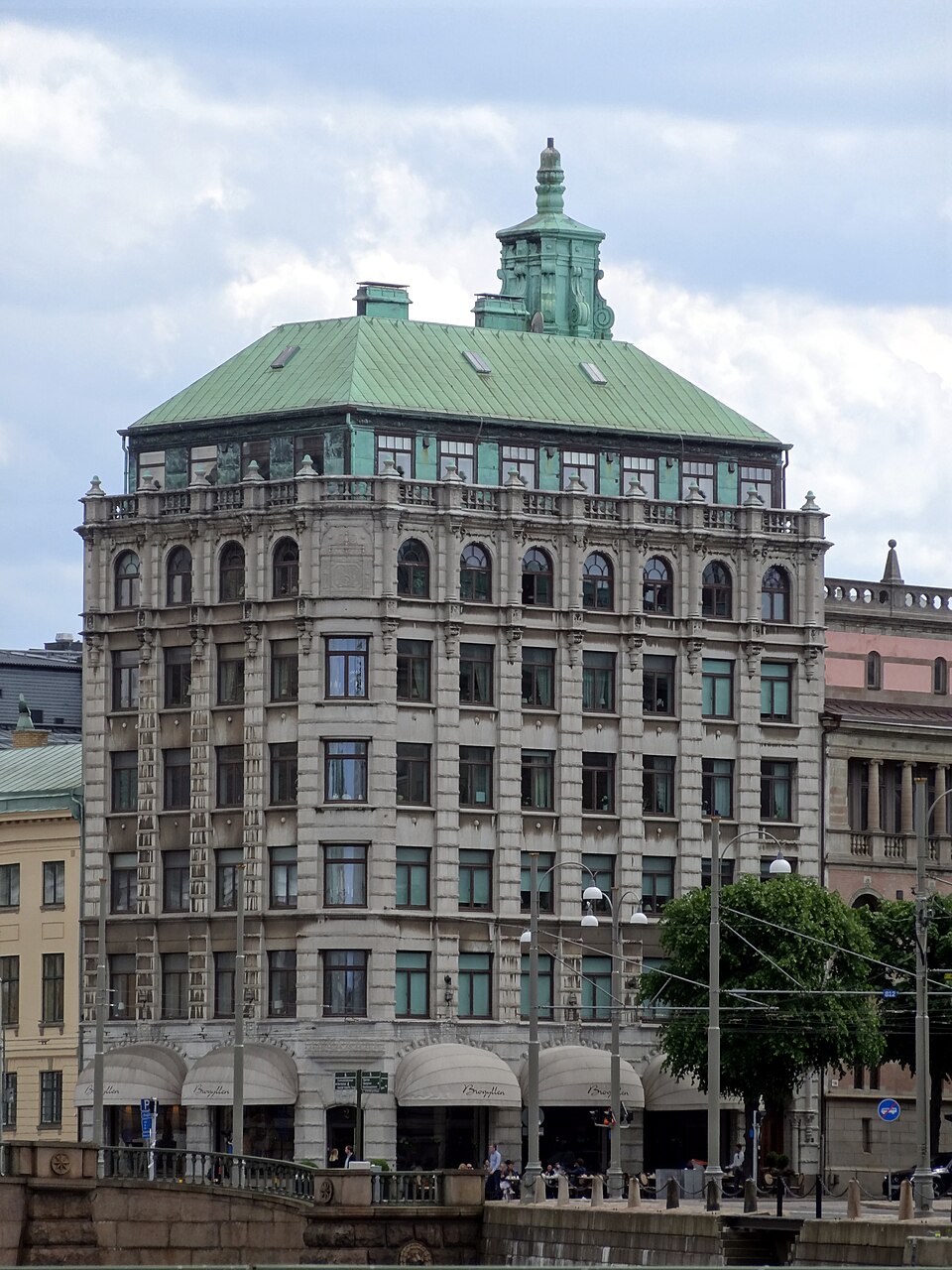 Skandiahuset i Göteborg. Södra Hamngatan 9 / Västra Hamngatan 2, kvarteret 16 Kommerserådet.
