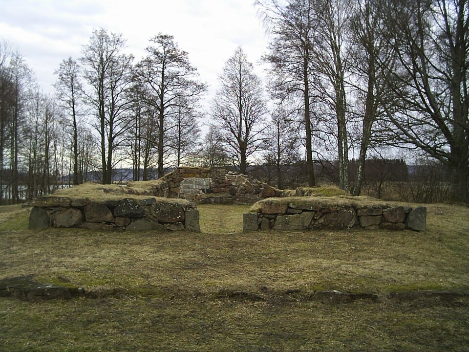 Naglums kyrkoruin (RAÄ-nummer Vänersborg 73:2) i Väne härad och Vänersborgs kommun.