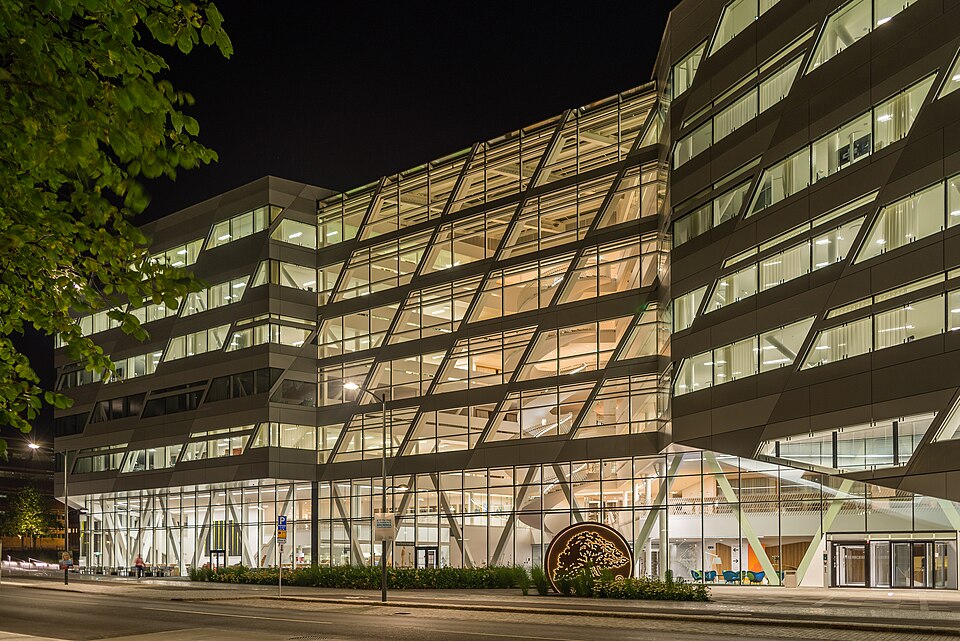 New corporate headquarter for Swedbank in Sundbyberg, Stockholm. Inaugurated in 2014. Architects: 3XN.
