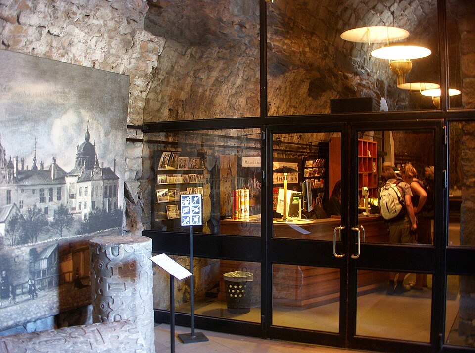 Museum Tre kronor, Stockholm, entréhall