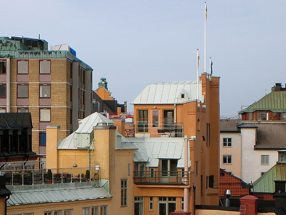 Vy från Katarinahissen mot Urvärdesgränd och brandgaveln på Götgatan 7 (delförstorning)