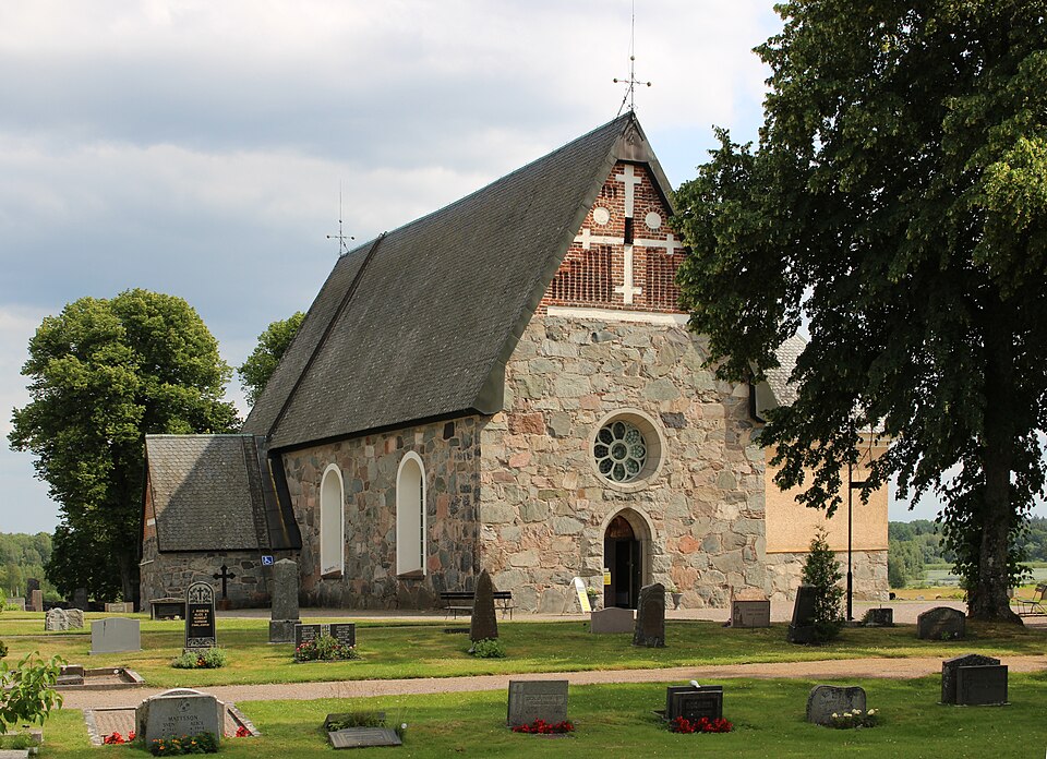 Films kyrka från nordväst.