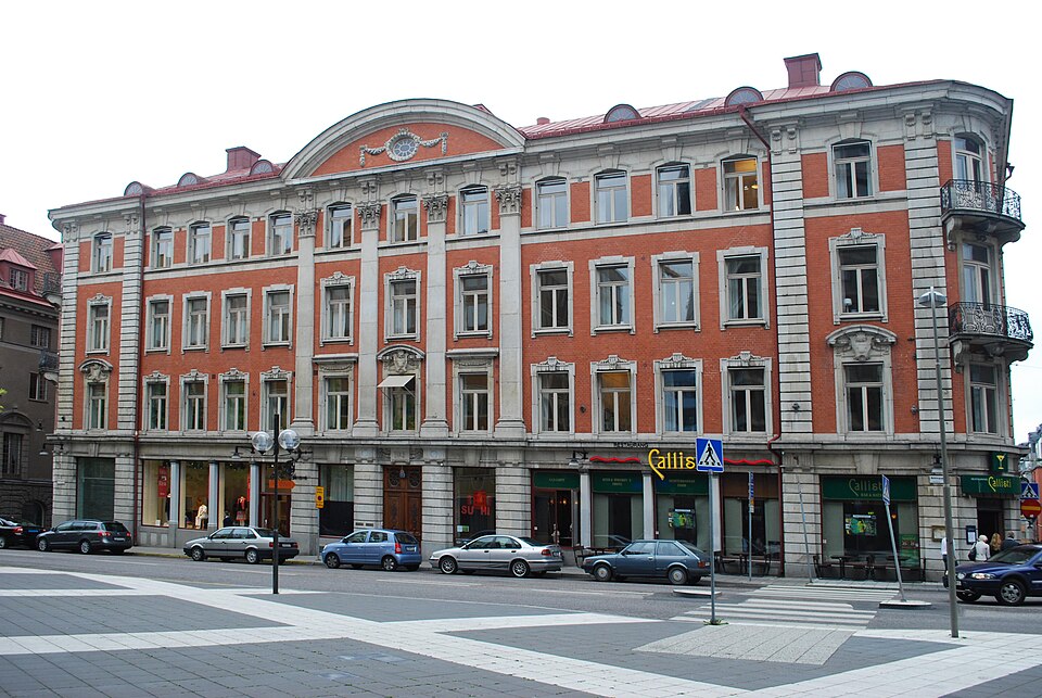 Brunkhalsen 5, Malmtorgsgatan 5 Stockholm. Nybyggnadsår 1897 - 1899 Alb. Andersson (Byggmästare) Erik Josephson (Arkitekt) Lifförsäkrings AB Nordstjernan (Byggherre) This is a photo of a building (wit