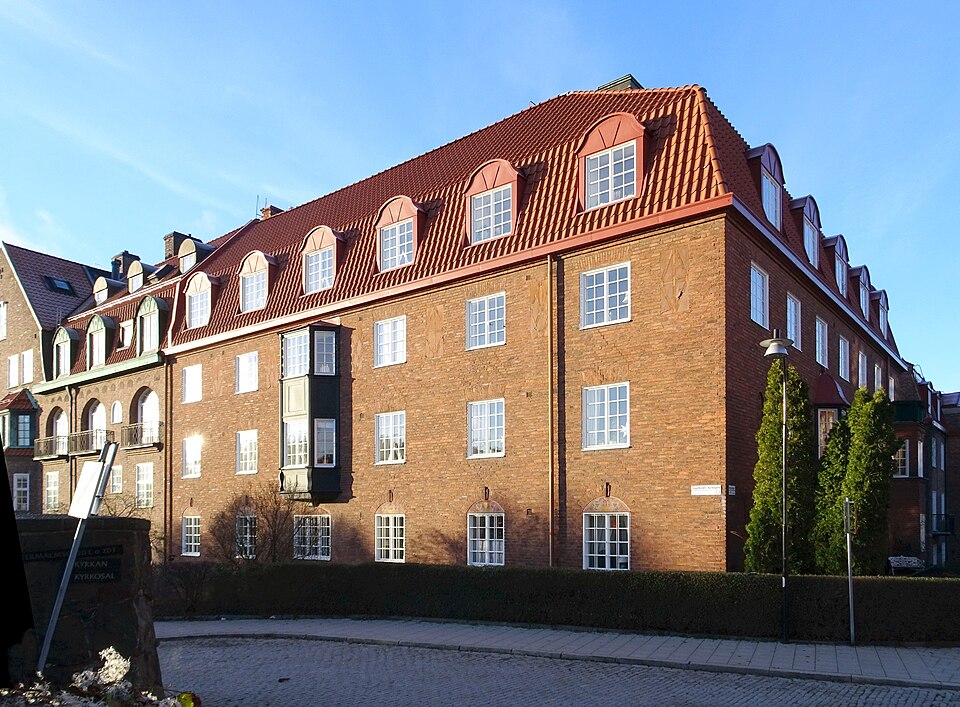 Bragevägen 1 / Engelbrekts Kyrkogata 3 (Skatan 13) Byggnadsår 1915-16, arkitekt A Wallby, byggherre och byggmästare 1) AB Cognatio/N Holmström 2) E G Karlsson.