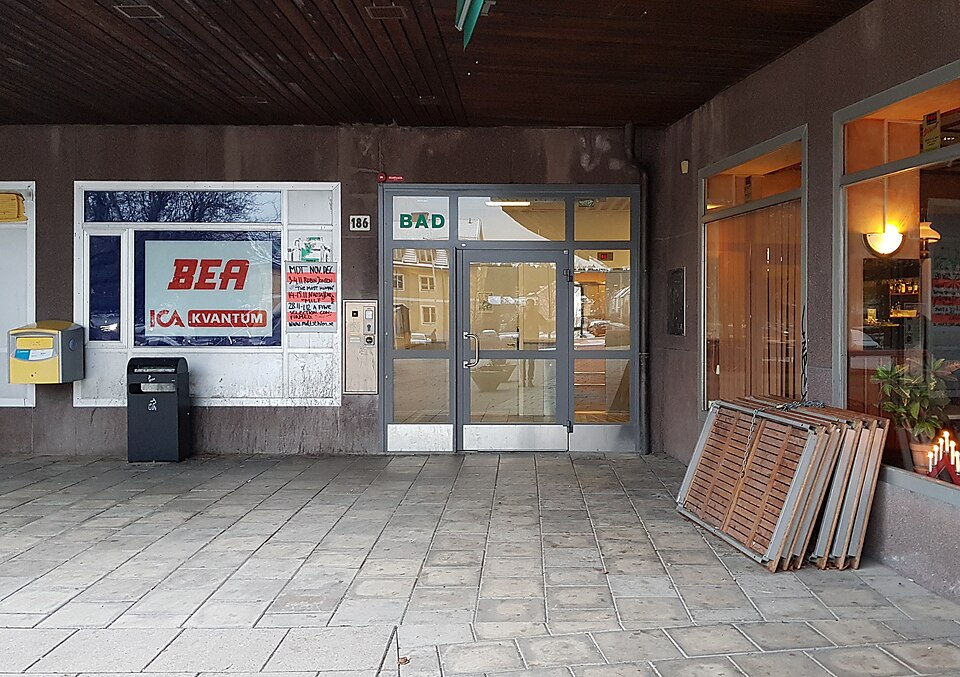 Handelsvägen 186, entré, Svedmyrabadet