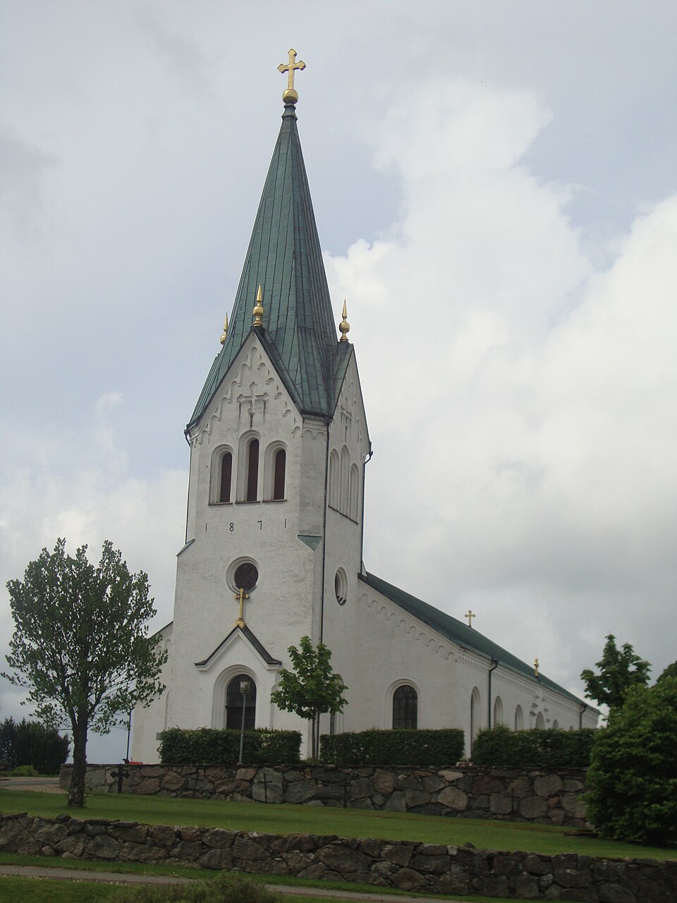 Näsums kyrka från öster