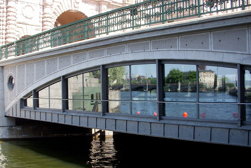 Stallbron, Stockholm med "rännarbanan" under