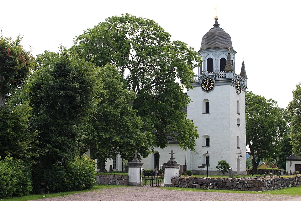 Säby kyrka från norr.