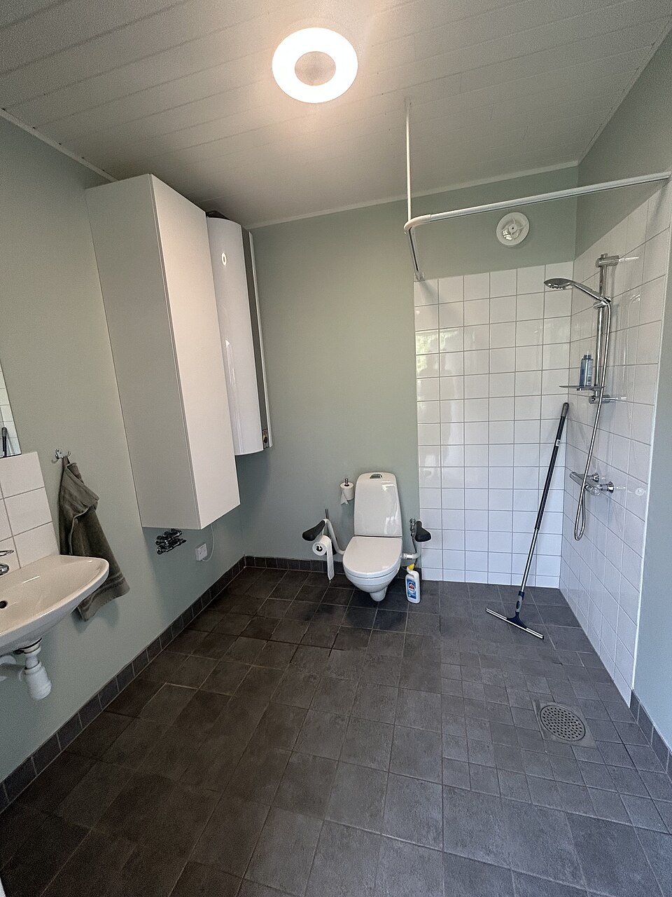 Ingmarsö Servicehuset toalett RWC och dusch